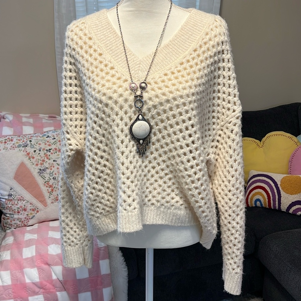 Universal thread cream sweater